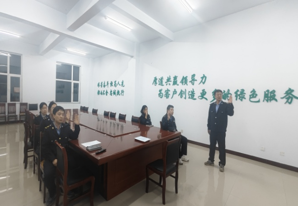 天路公司园区收费站 开展文明服务专项培训 